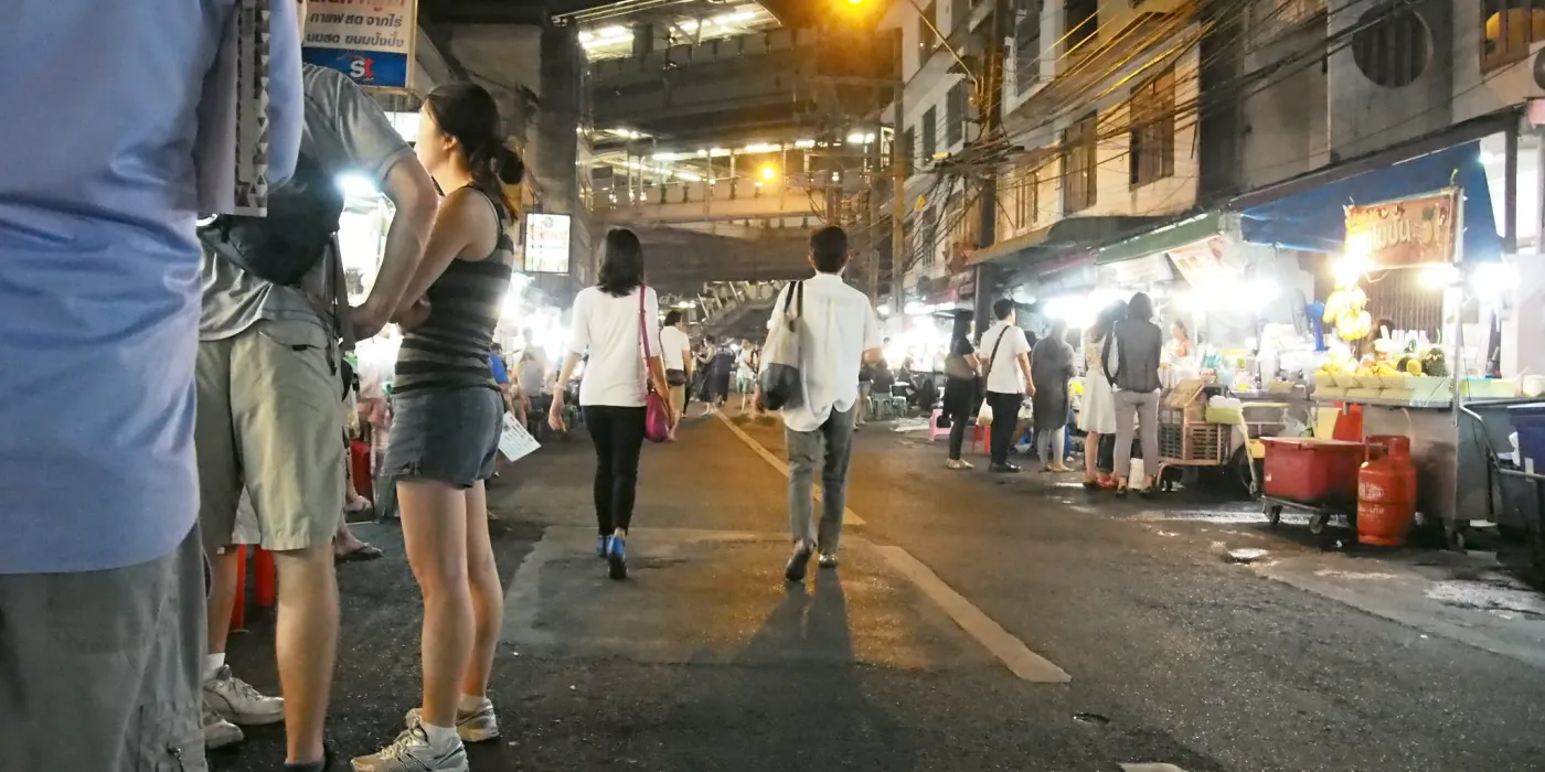 ภาพ: "Thong Lo Food Stalls" by J. Maughn is licensed under CC BY-NC 2.0