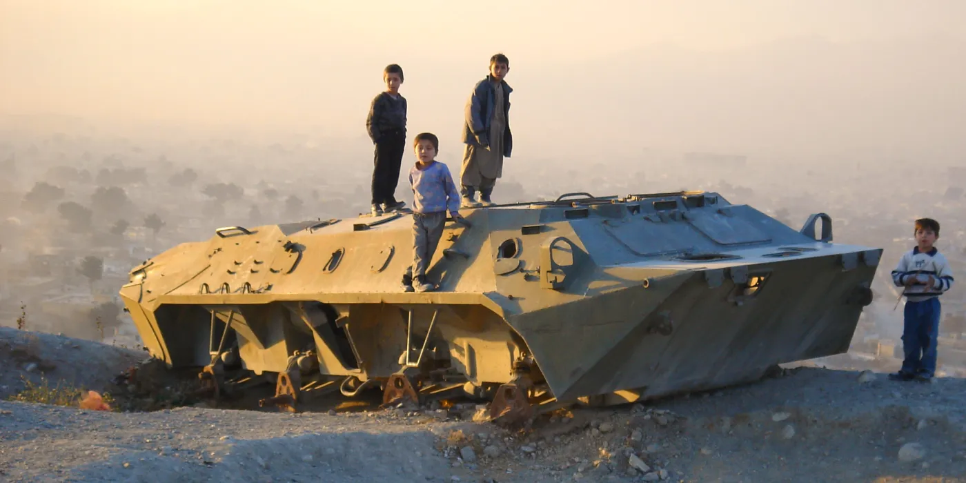 ภาพ: "Kids on tank, Kabul" by swiss.frog is licensed under CC BY-NC 2.0