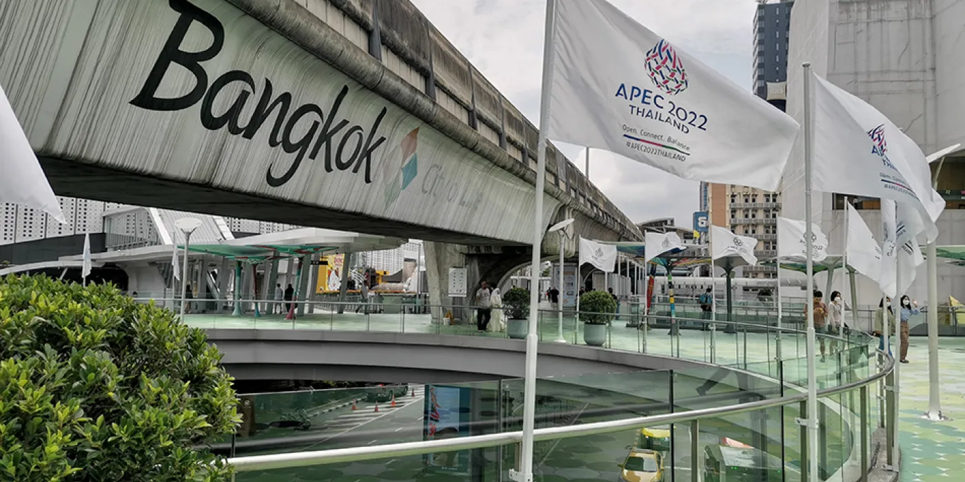 "APEC2022Flags OneSiam Skywalk" by OraMAAG is licensed under CC BY-SA 4.0.